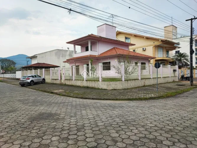 Casa com 3 dormitórios no Centro de Santo Amaro