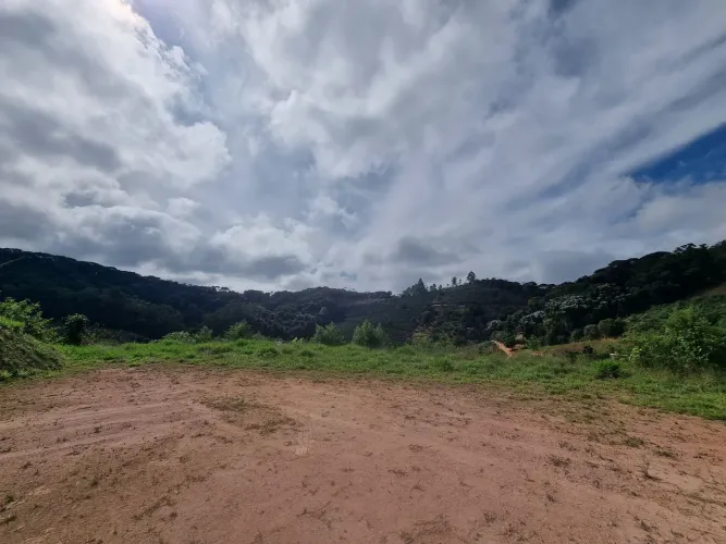 Chácara 1.500m² em Domingos Martins | Platô Pronto | Sitio de Lazer Fechado