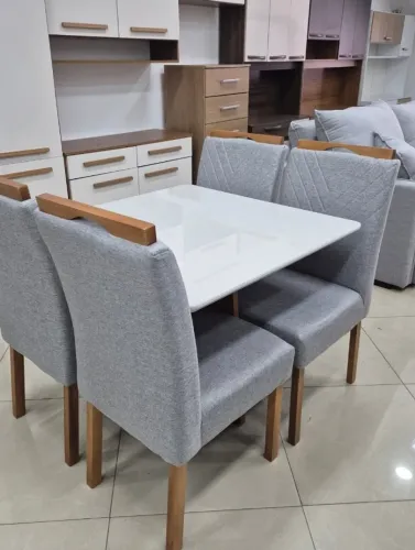 Mesa de Jantar Acompanha 4 Cadeiras (Entrega Imediata Produto Novo)