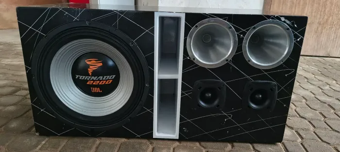 Caixa Trio automotiva JBL