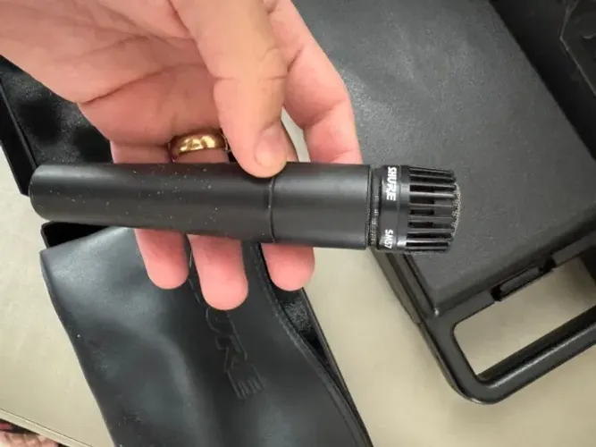 Microfone Dinamico Shure SM57 Preto com Bolsa Original