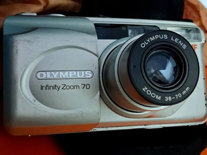 Câmera Fotográfica Olympus Infinity Zoom 70  Analógica Premium (MJU)