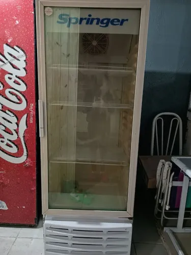 Vendo 2 freezeres expositores funcionando perfeitamente os dois!