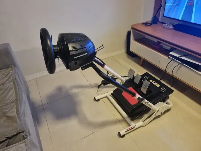 Simulador de corrida - Thrustmaster T300 RS