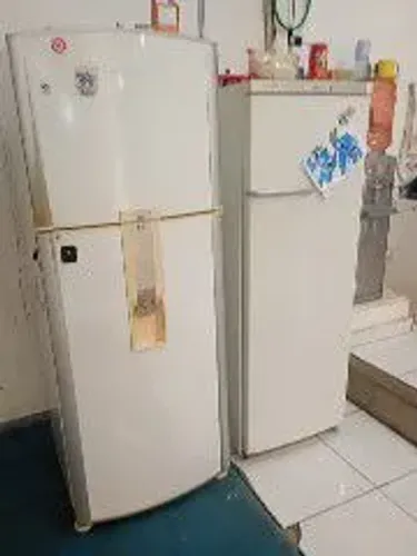 Vendo as duas geladeiras funcionando perfeitamente 