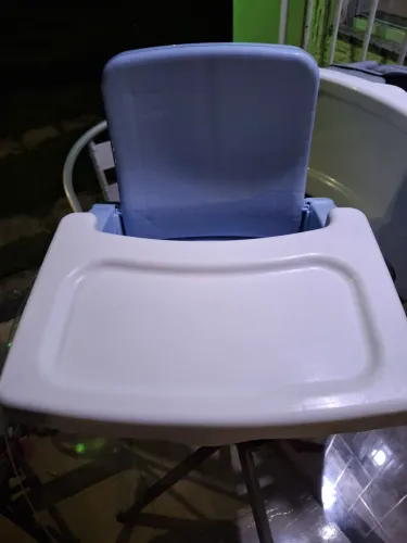 Cadeirinha de refeição em excelente estado tenho duas cada uma 90
