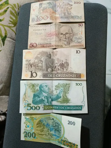 Vendo cédulas, cruzados, cruzeiros