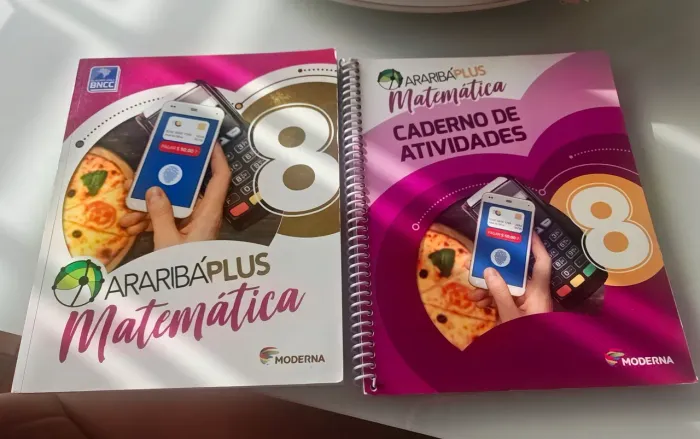 Vendo kit livro  8 ano Araribá Plus Matemática Novo +Caderno de atividades usado 8 ano