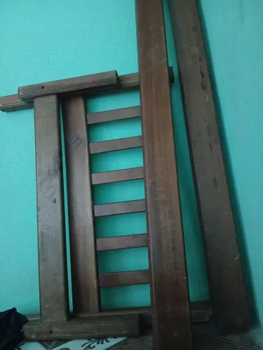 Cama de madeira ,solteiro