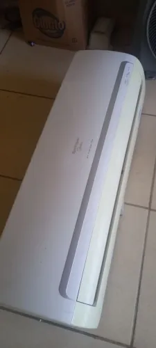 Evaporadora Springer Midea 18k BTU (Para peças ou reposição)