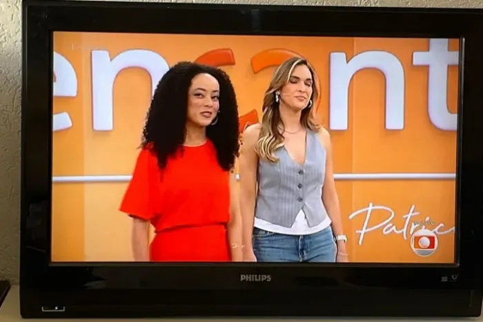 ? TV Philips 32" LCD - Bom Estado