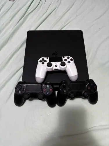 PlayStation 4 Slim Desbloqueado