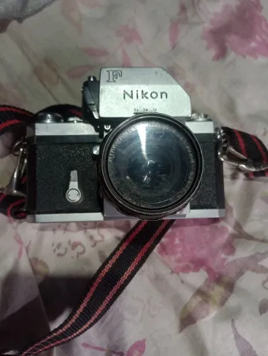 Máquina fotográfica Nikon antiga