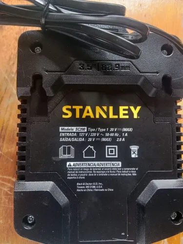 Carregador Stanley bateria  20v SC200