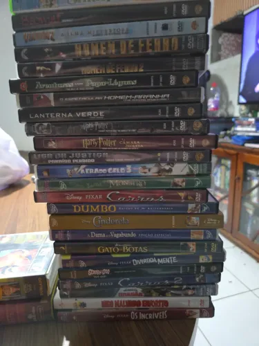 DVDs de heróis e infantis