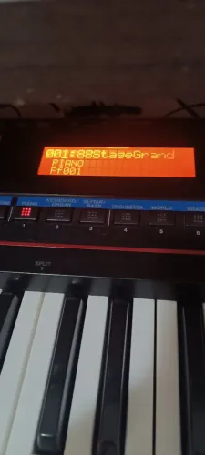 Teclado sinterizador Roland juno di