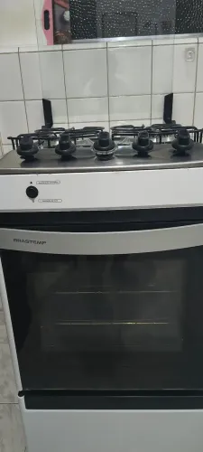 Vendo: um fogão Brastemp e uma geladeira Consul Frost Free