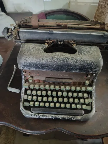 Maquina de escrever Remilton Antiga No Estado