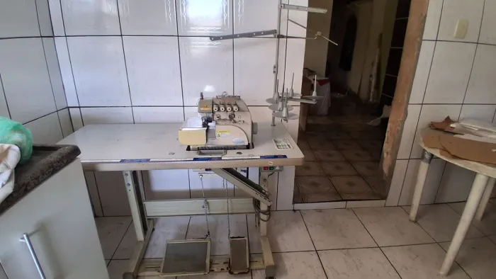 maquina interlok singer muito nova