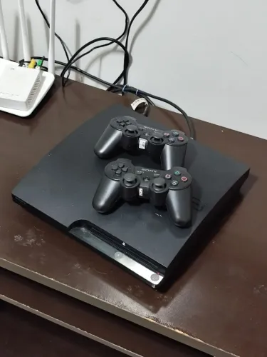 PlayStation 3 Slim 500GB + 2 Controles (Excelente Estado!)