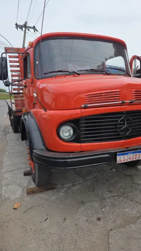 Caminhão toco 83