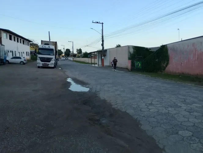 Terreno no bairro carvao ,avenida principal ,perto do campo água doida
