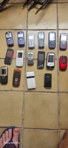 Lote de celulares antigos no estado nokia motorola