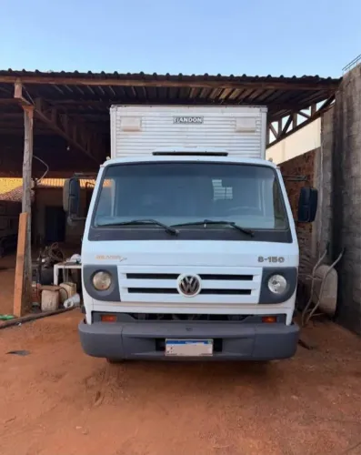 Caminhão à venda