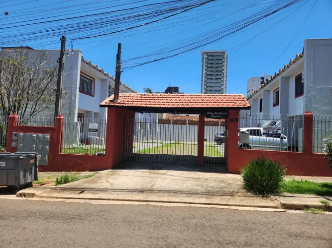 Alugo Sobrado Geminado em Condomínio Fechado em Maringa PR próximo Parque do Inga