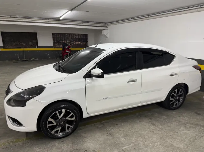 Nissan Versa SL 1.6 16V Flexstart 4P Aut. 2017