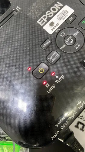 Projetor com defeito temo a solução 