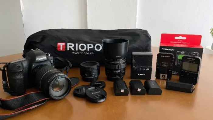 Venda de Câmera, lentes e acessórios fotográficos.