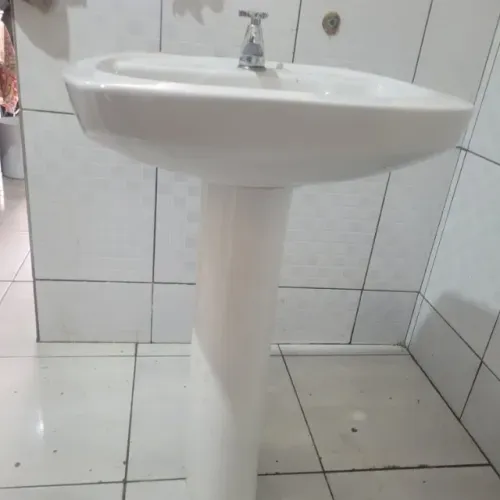 Pia de Banheiro com Coluna e Torneira