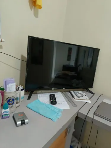 Televisão de 32 polegadas semi nova
