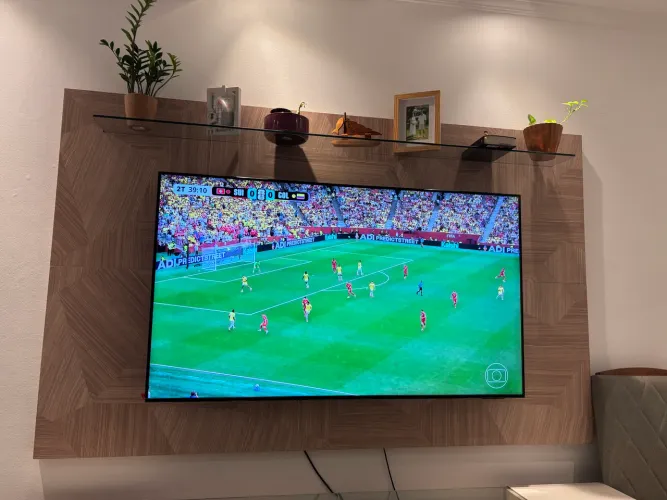 Painel de TV MDF 2,00m L com Prateleira de Vidro - Excelente Estado
