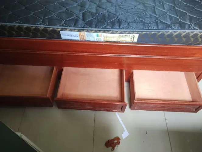 Vendo bicama com 3 gavetões madeira maciça