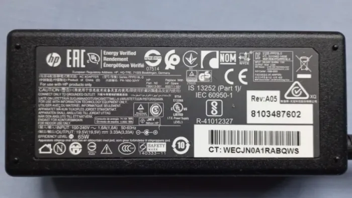 O carregador HP modelo PA-1650-32HJ