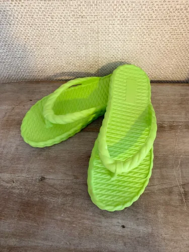 Nunca usado, Arezzo, modelo Marrocos - Briza. Chinelo de dedo verde