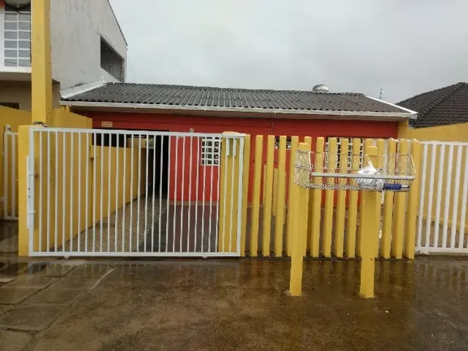 Casa com 01 quarto na divisa Cajuru e Capão da imbuia