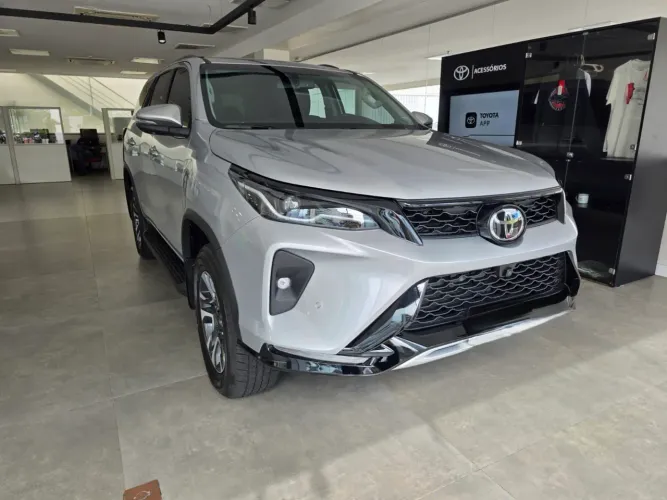 Toyota Hilux SW4 SRX Plat. 4X4 2.8 TB Die. Aut. 2026