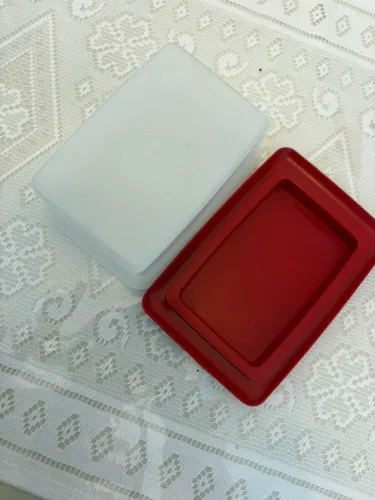 Manteigueira Tupperware vermelha