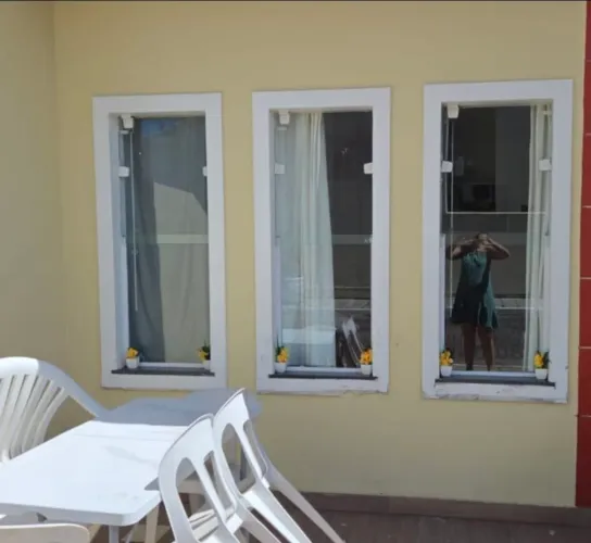 Janelas de vidro completas.