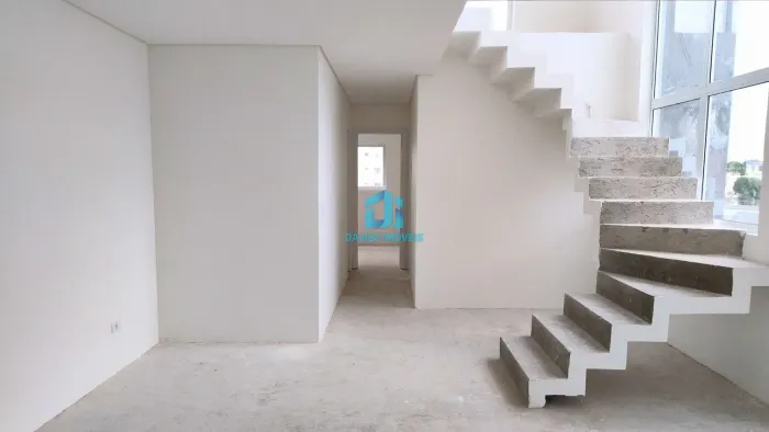 Cobertura no Weissópolis / 3 Quartos sendo 2 suítes / Sacada com churrasqueira / Terraço d