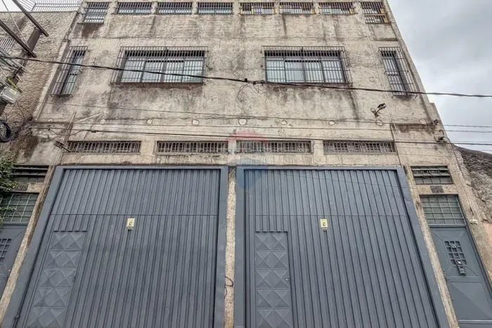 Prédio Comercial Moderno na Rua Pádua Dutra