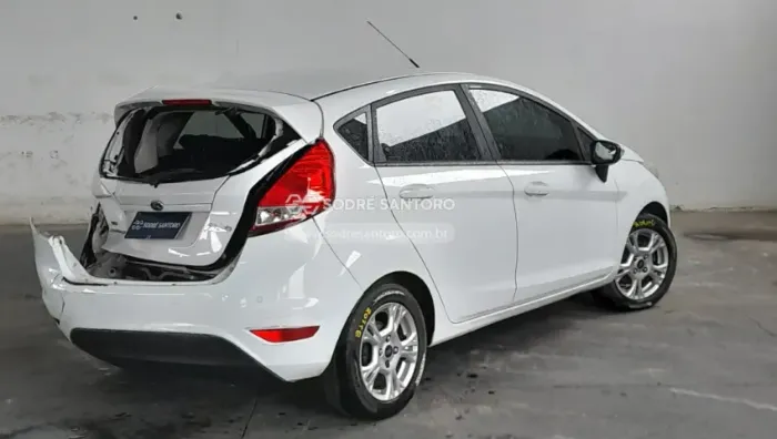 New Fiesta sucata para retirada de peças