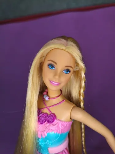 Boneca Barbie Cabelos longos Mágicos