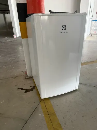 Frigobar Eletrolux 100L