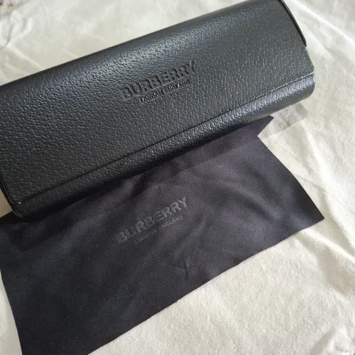 BURBERRY Estojo De Óculos em Couro Preto em Perfeito Estado Com Flanela Original