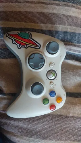 2 Controles Xbox 360 Originais com Pequeno Detalhe