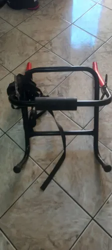 Vendo suporte de bicicleta para automóvel.